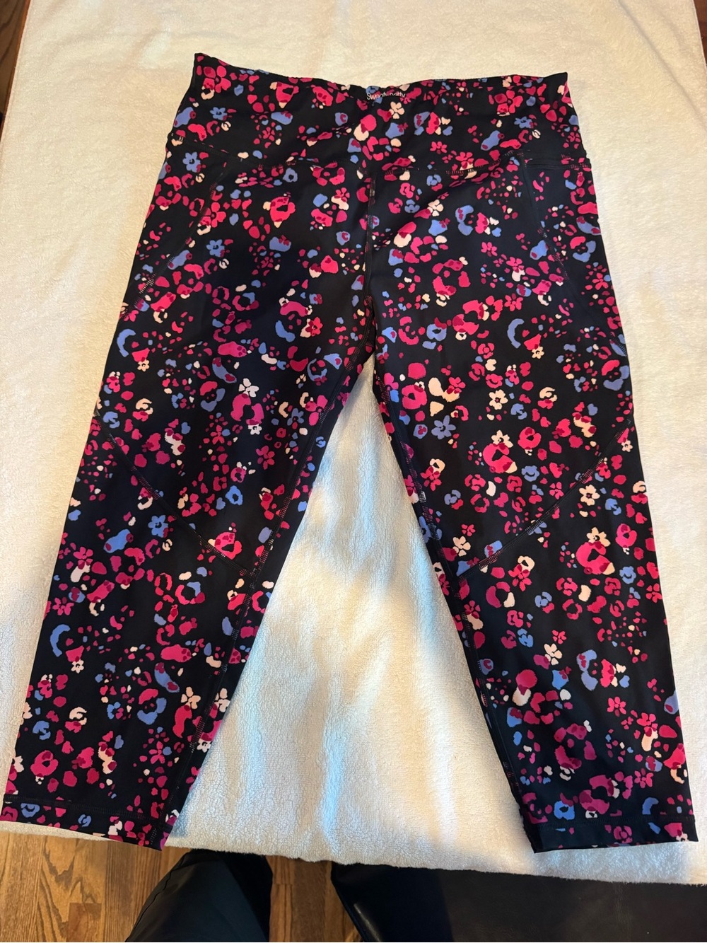 Sweaty Betty Black Capri Leggings w/Pink & Blue Floral Print. Excellent shape